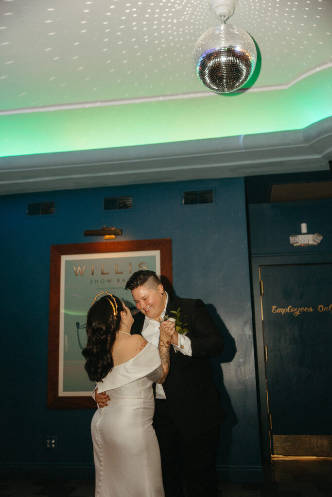 Couples last dance at Willis Show Bar during their Detroit wedding reception