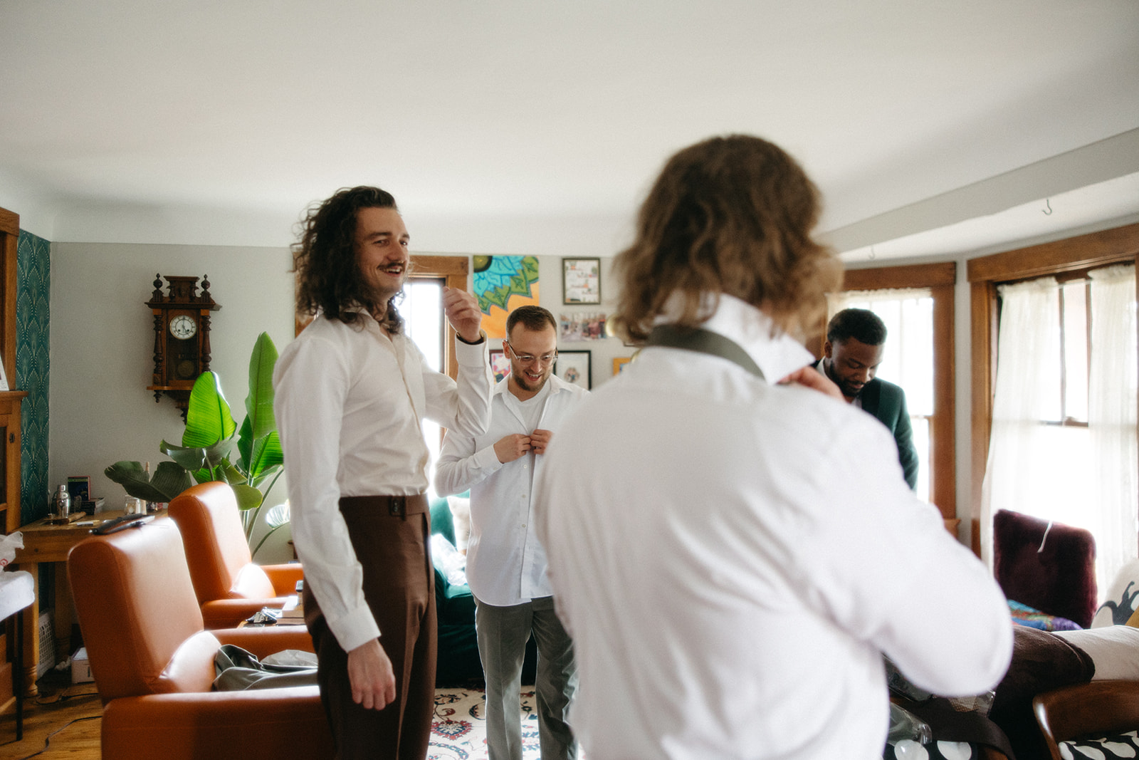 Groom and groomsmen getting ready for a Detroit, Michigan wedding