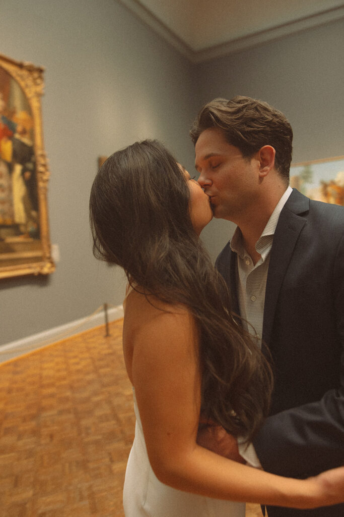 Couple kissing in the Art Institute of Chicago