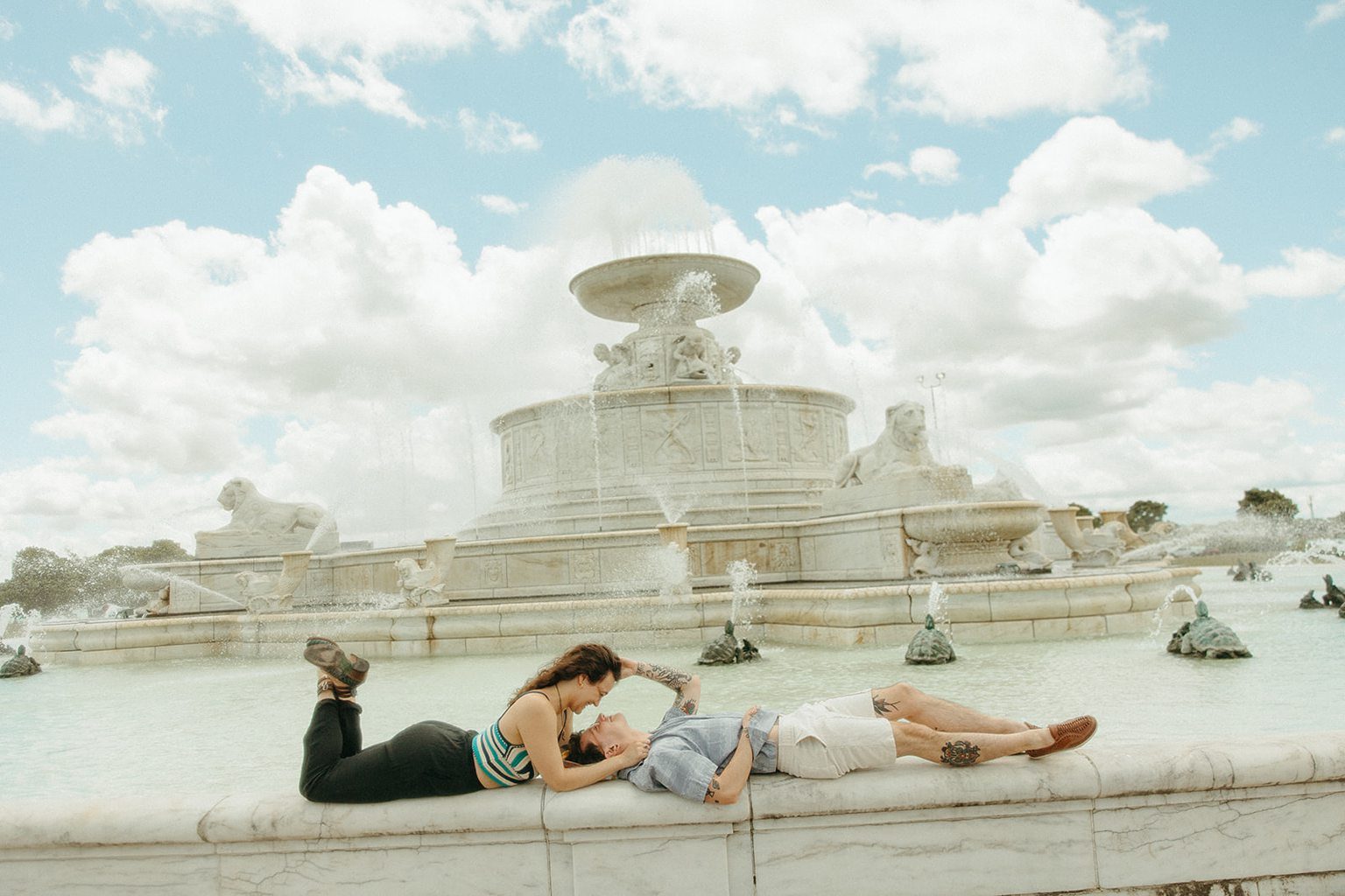 Couples Detroit engagement photos at the Belle Isle fountain