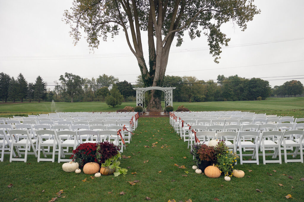 Outdoor Fox Hill Golf Club wedding ceremony in Greater Detroit